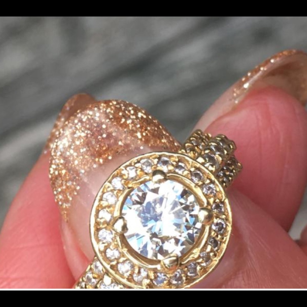 18 K diamond halo ring size 5 1/2 - Picture 8 of 10